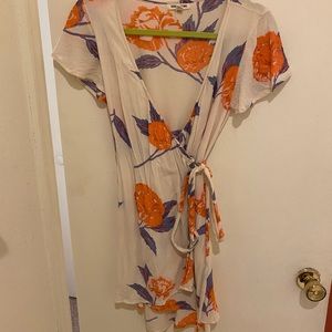 Billabong floral wrap dress size small.
